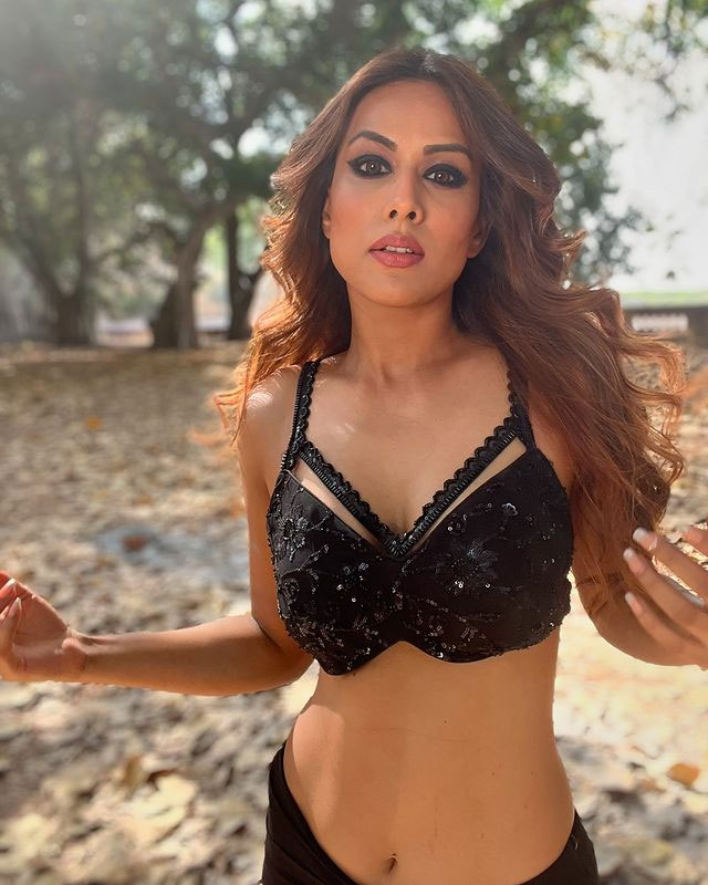 Nia Sharma Stuns in Classic Black Saree with Bold Confidence Nia Sharma Stuns in Classic Black Saree with Bold Confidence