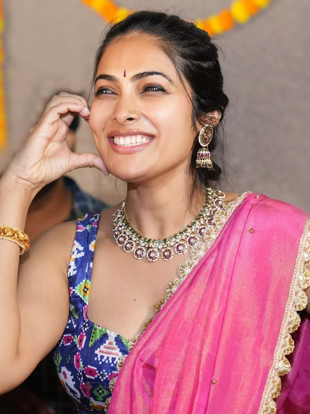 Divi Vadthyas Graceful Saree Look Wins Hearts