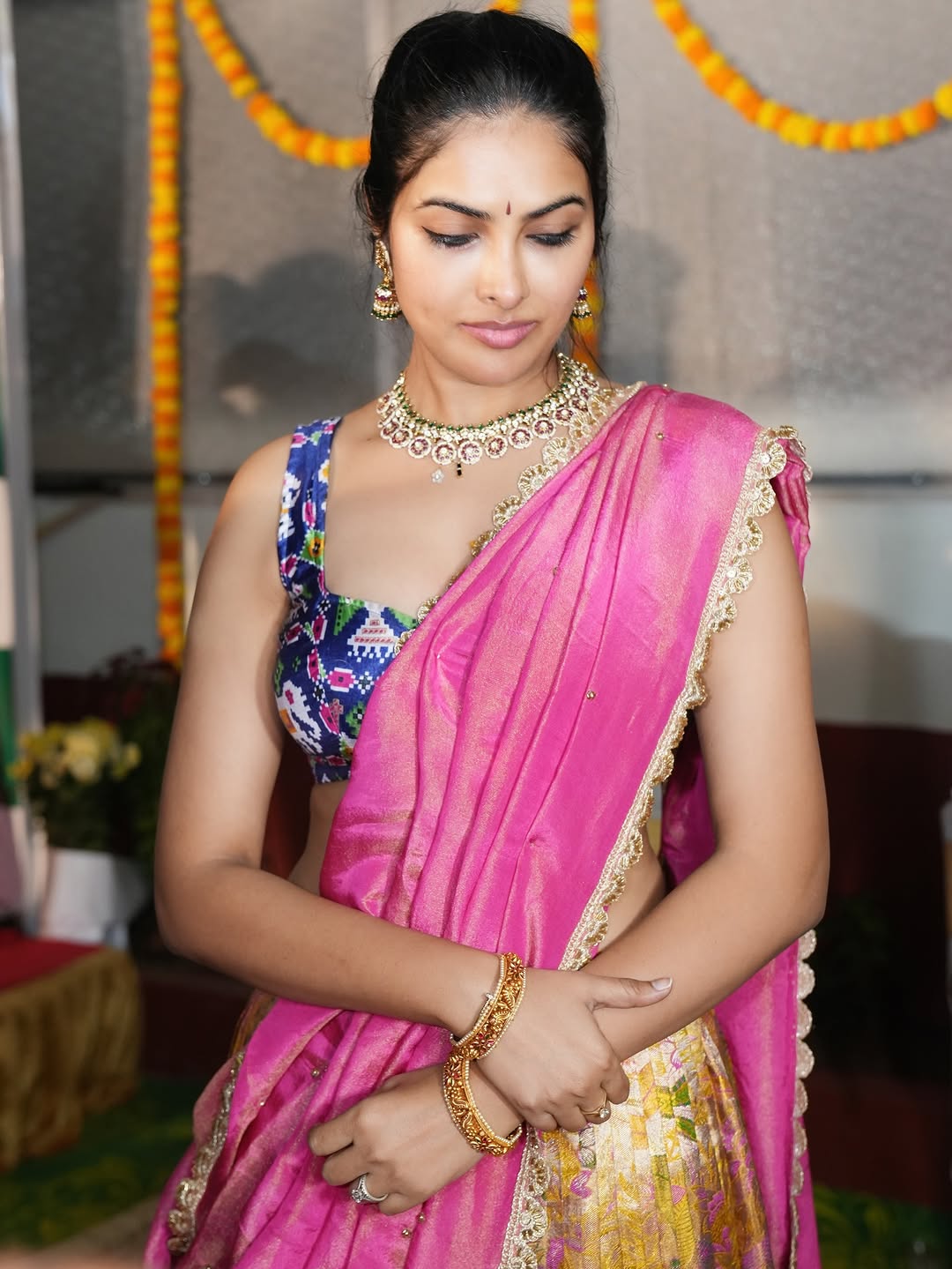 Divi Vadthyas Graceful Saree Look Wins Hearts Divi Vadthyas Graceful Saree Look Wins Hearts