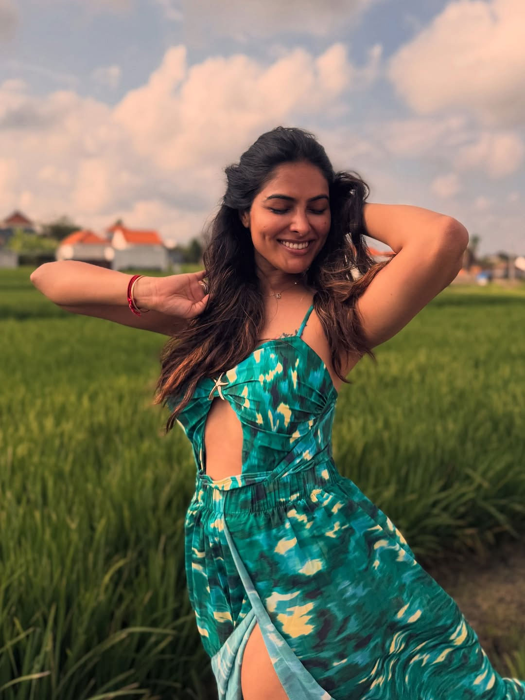 Divi Vadthyas Graceful Saree Look Wins Hearts