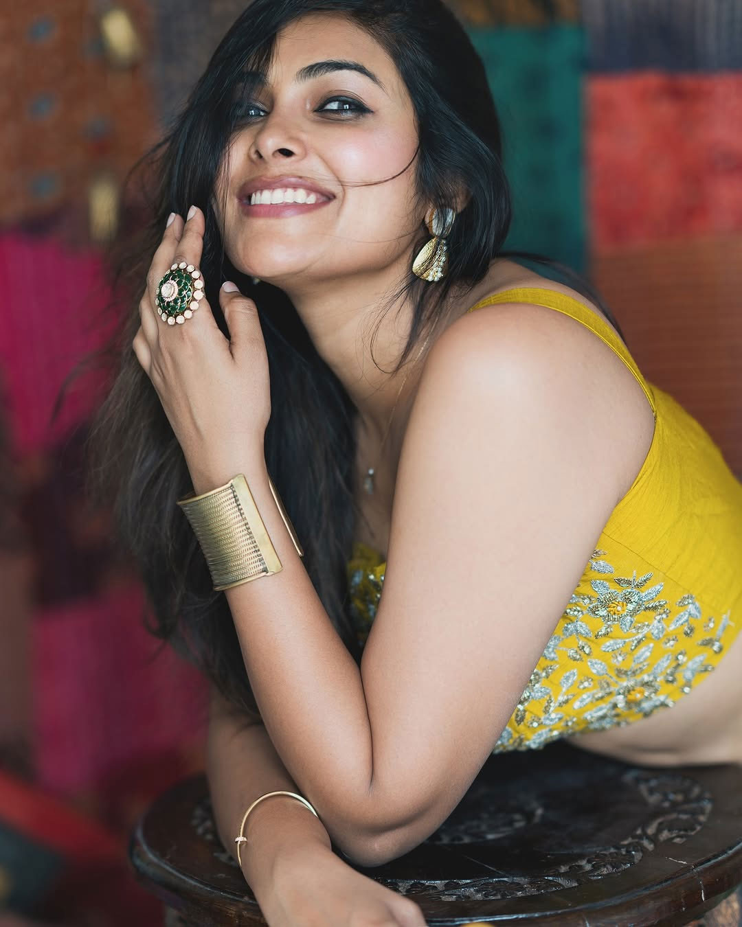 Divi Vadthyas Graceful Saree Look Wins Hearts Divi Vadthyas Graceful Saree Look Wins Hearts