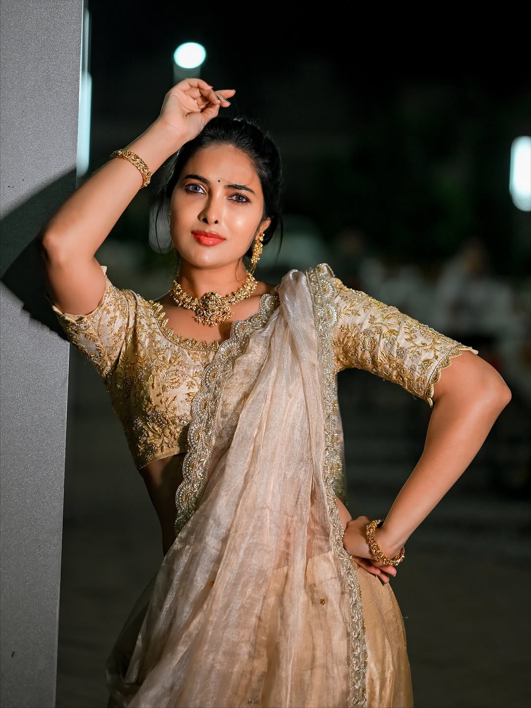 Divi Vadthyas Graceful Saree Look Wins Hearts