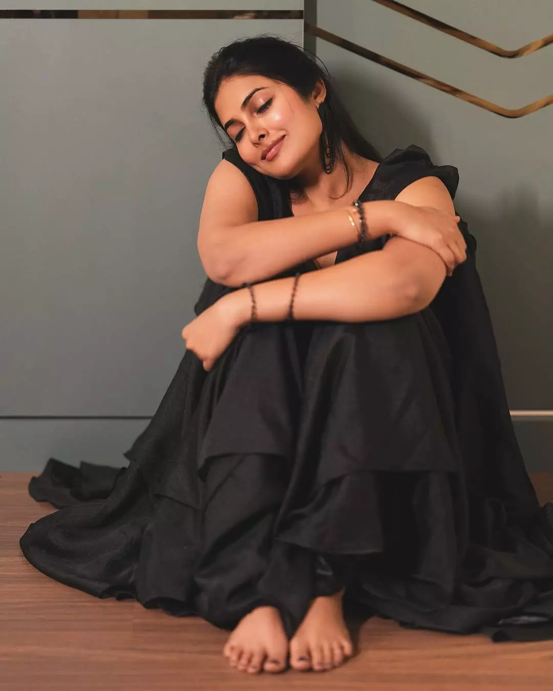 Divi Vadthyas Graceful Saree Look Wins Hearts