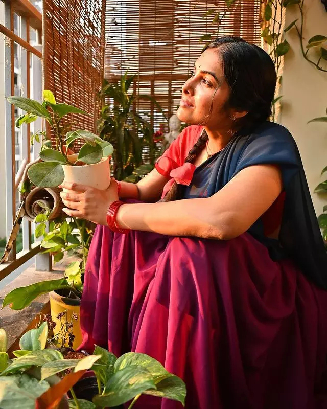 Divi Vadthyas Graceful Saree Look Wins Hearts