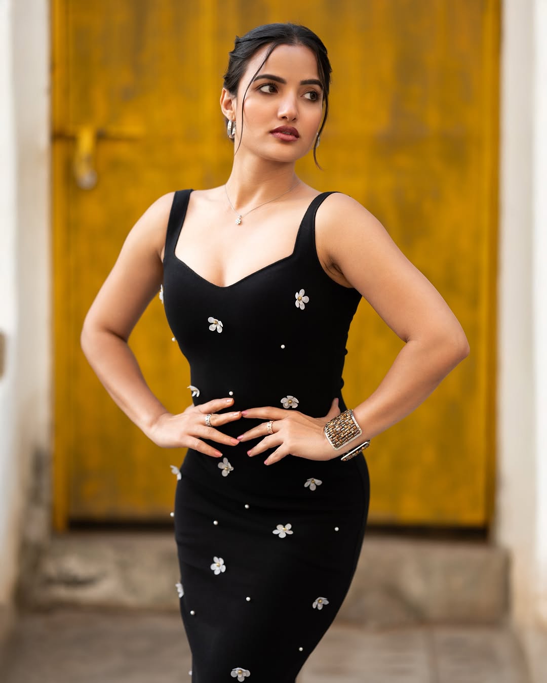 Siri Hanumanthus Chic Olive-Green Look Steals the Spotlight Siri Hanumanthus Chic Olive-Green Look Steals the Spotlight