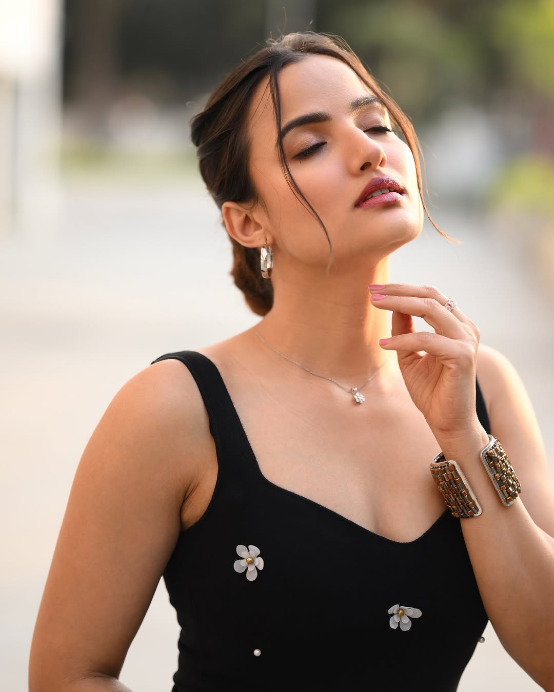 Siri Hanumanthus Chic Olive-Green Look Steals the Spotlight