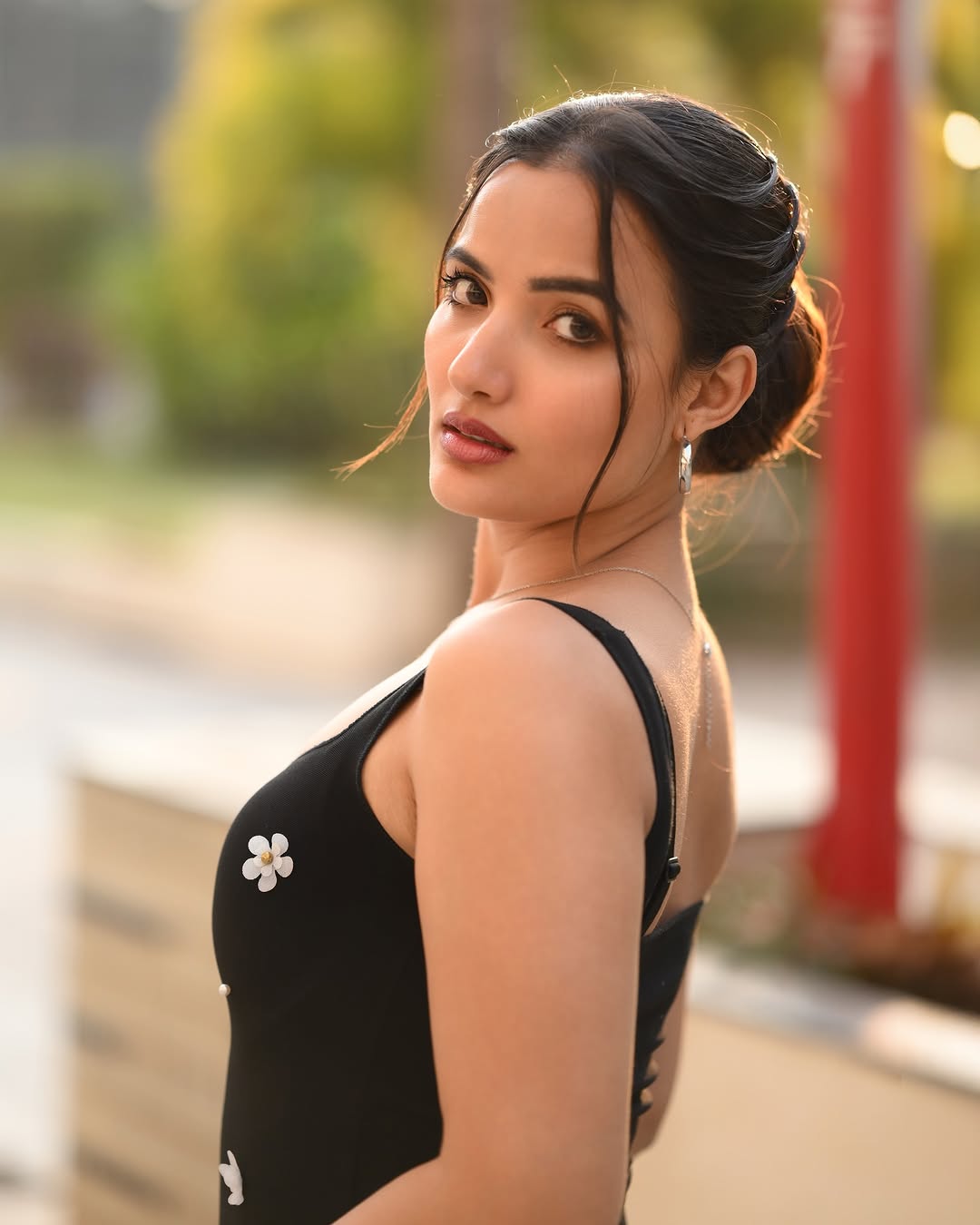 Siri Hanumanthus Chic Olive-Green Look Steals the Spotlight