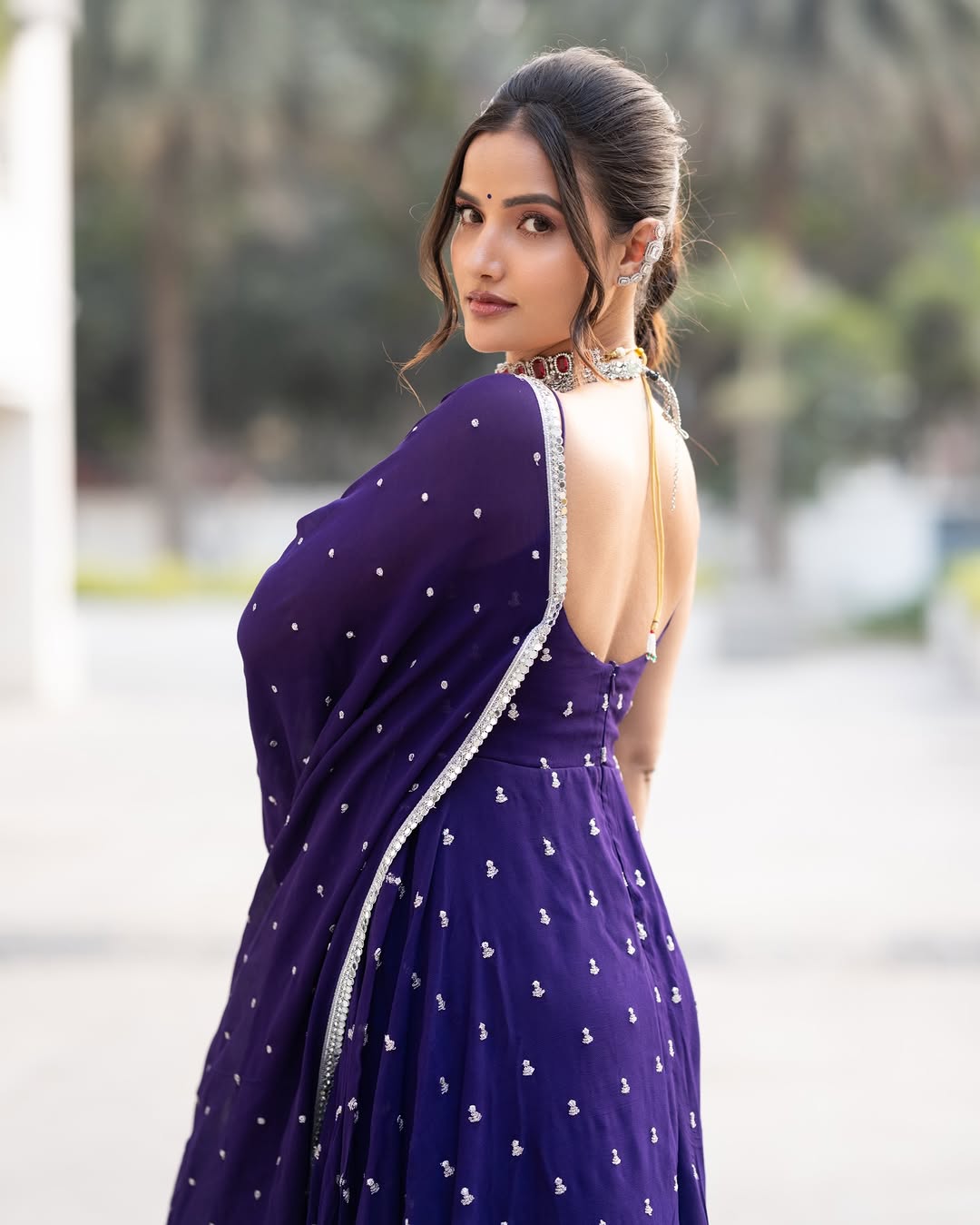 Siri Hanumanthus Chic Olive-Green Look Steals the Spotlight Siri Hanumanthus Chic Olive-Green Look Steals the Spotlight