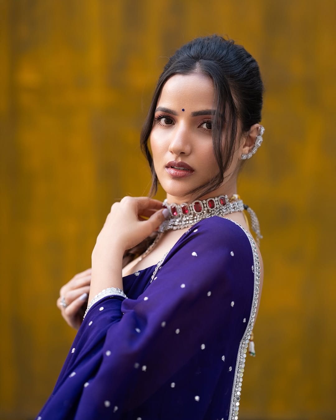 Siri Hanumanthus Chic Olive-Green Look Steals the Spotlight