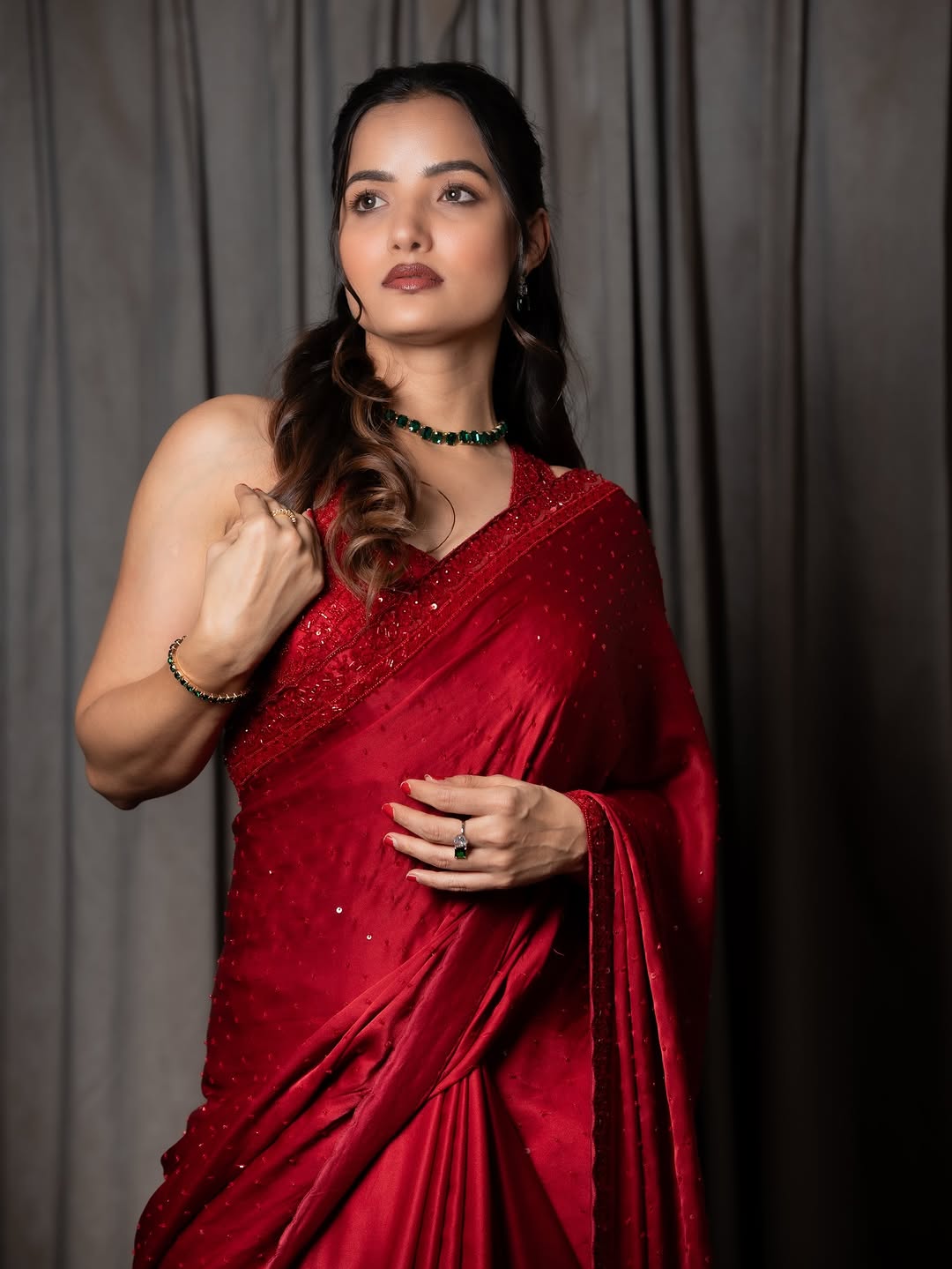 Siri Hanumanthus Chic Olive-Green Look Steals the Spotlight Siri Hanumanthus Chic Olive-Green Look Steals the Spotlight