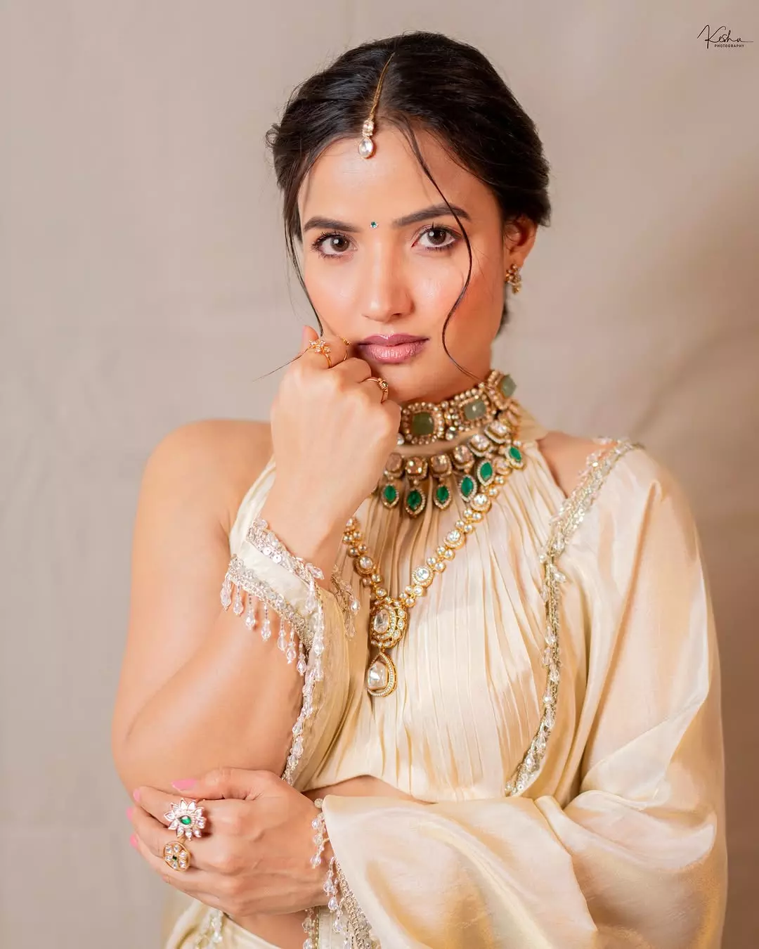 Siri Hanumanthus Chic Olive-Green Look Steals the Spotlight Siri Hanumanthus Chic Olive-Green Look Steals the Spotlight