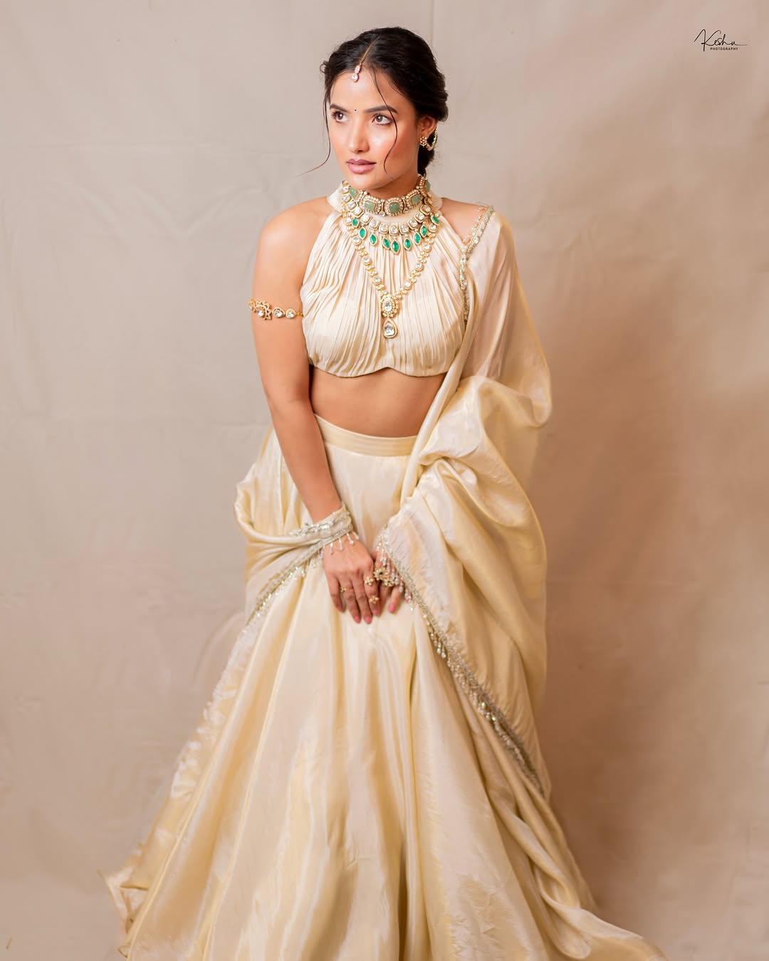 Siri Hanumanthus Chic Olive-Green Look Steals the Spotlight