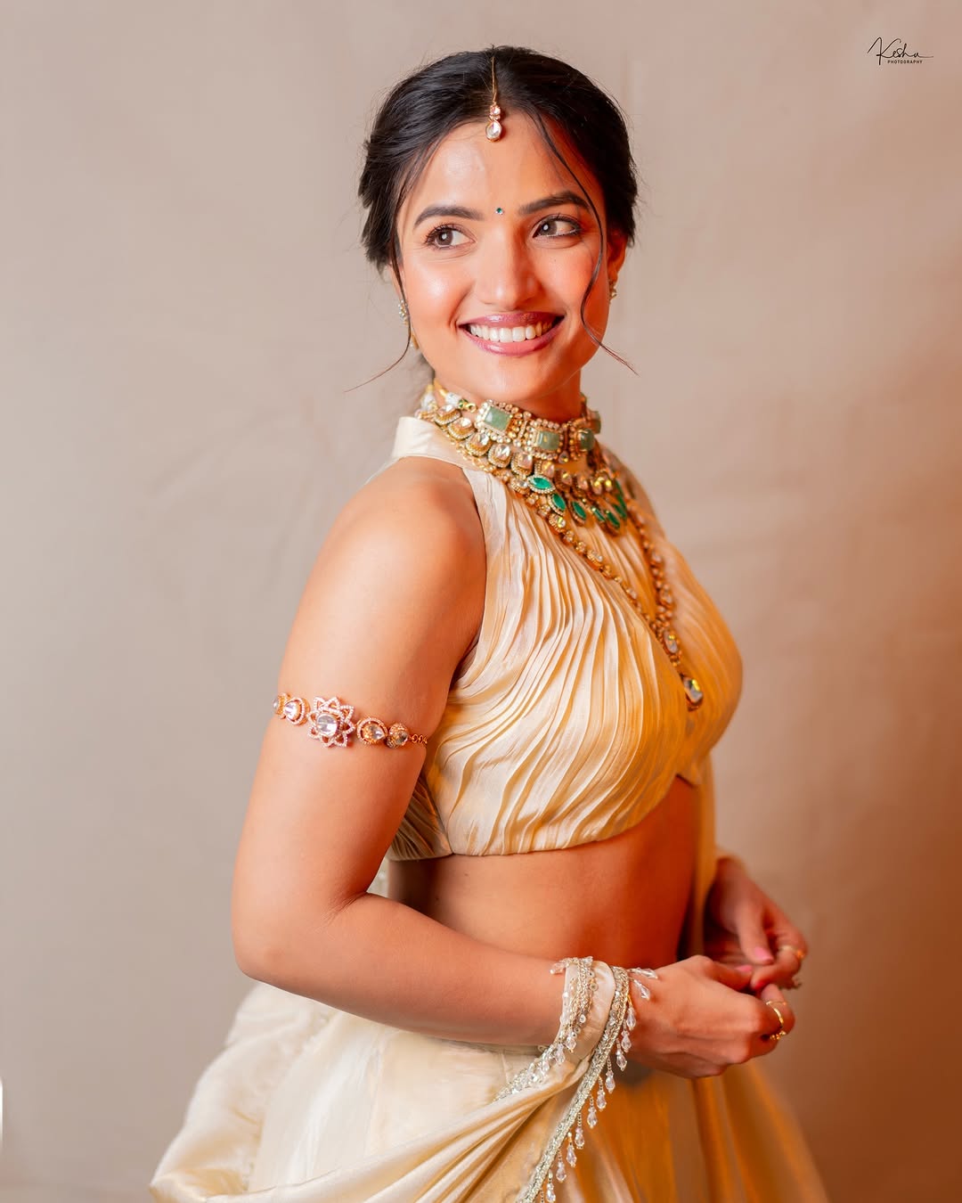 Siri Hanumanthus Chic Olive-Green Look Steals the Spotlight Siri Hanumanthus Chic Olive-Green Look Steals the Spotlight