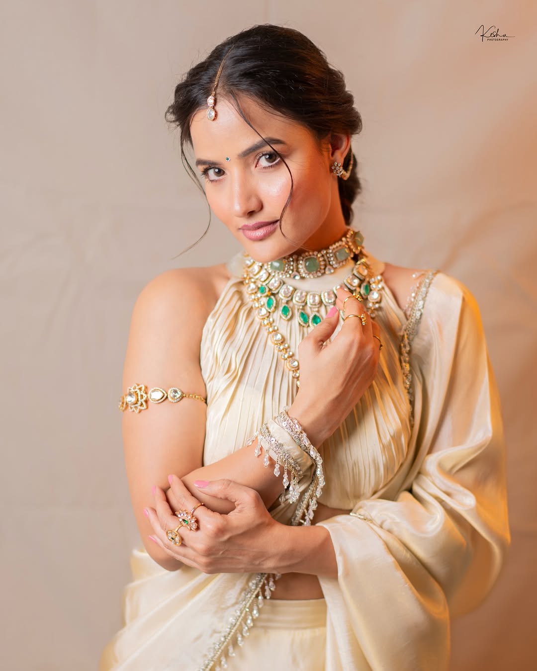 Siri Hanumanthus Chic Olive-Green Look Steals the Spotlight Siri Hanumanthus Chic Olive-Green Look Steals the Spotlight