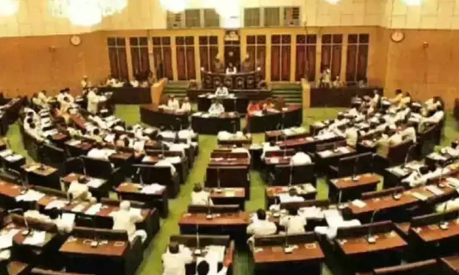 సభా సమరం: ఏసీ అసెంబ్లీలో పూనకాలే.. ! సభా సమరం: ఏసీ అసెంబ్లీలో పూనకాలే.. !
