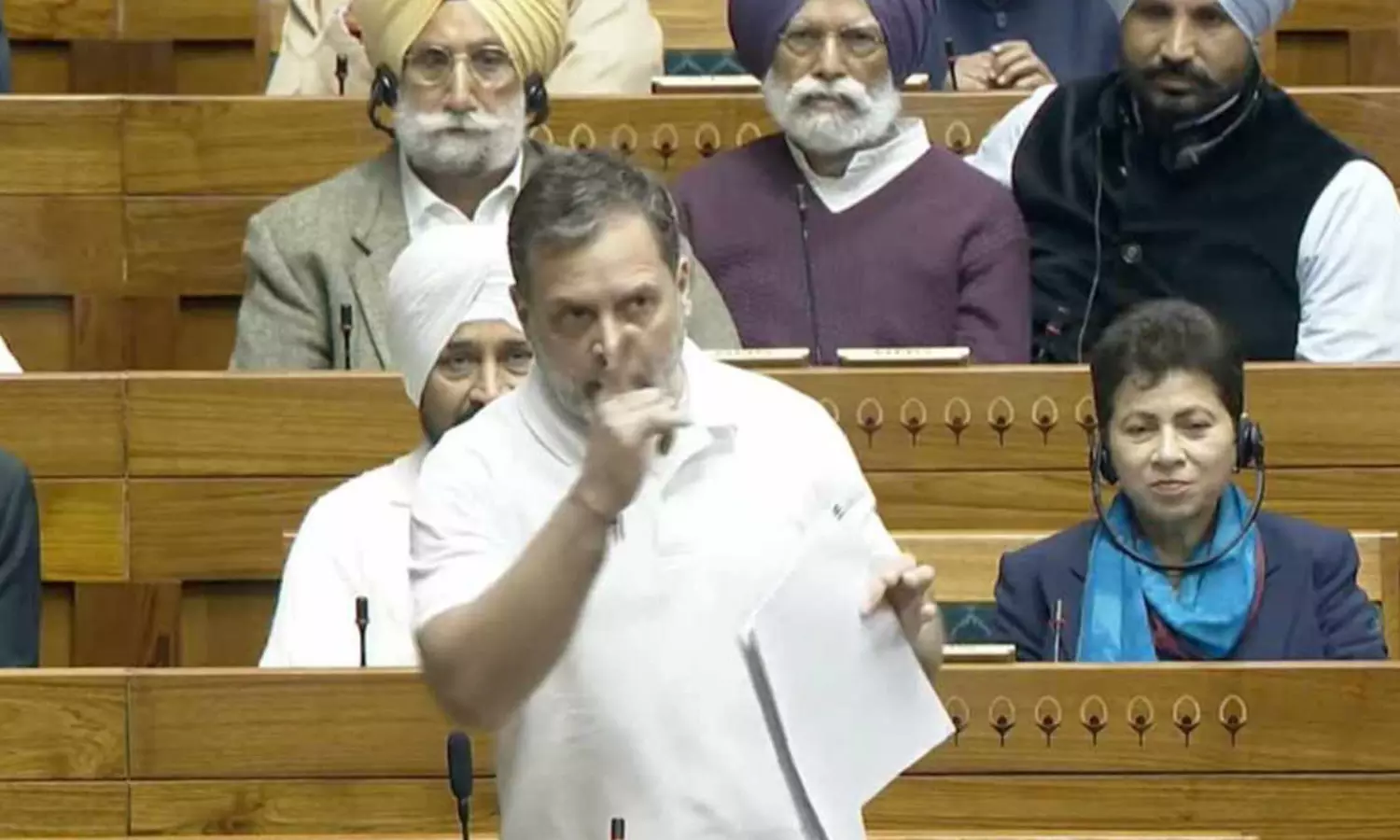 ప్రింట్ కాని పుస్తకంపై రచ్చ.. రాహుల్ పరువు తీసిన కేంద్రం! ప్రింట్ కాని పుస్తకంపై రచ్చ.. రాహుల్ పరువు తీసిన కేంద్రం!