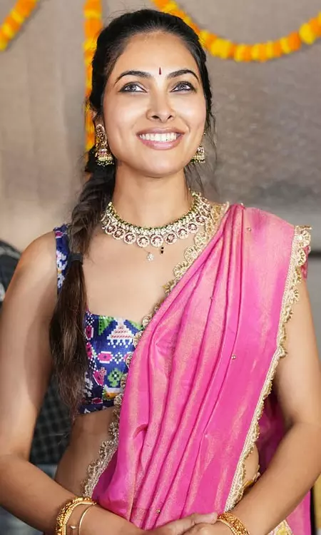 Divi Vadthyas Graceful Saree Look Wins Hearts