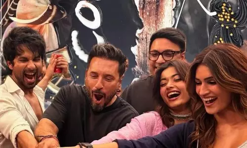 కృతి-ర‌ష్మిక‌.. దోస్తానా త‌ర‌హా ప్ర‌యోగ‌మా?