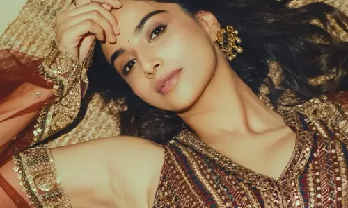 Meenakshi Chaudharys Stunning Ethnic Avatar