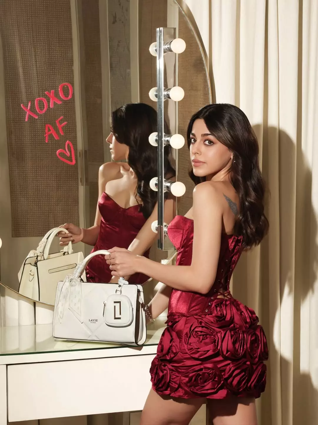 Alaya F stuns in sultry Valentine’s mirror selfie, redefining modern glamour Alaya F stuns in sultry Valentine’s mirror selfie, redefining modern glamour