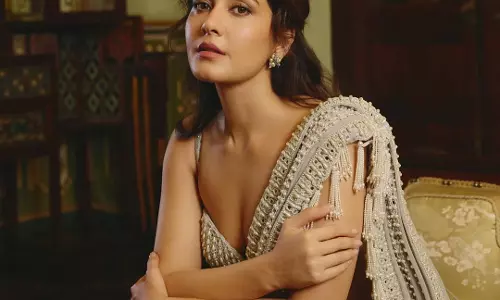 Raashi Khanna’s Royal Saree Look Leaves Fans Impressed