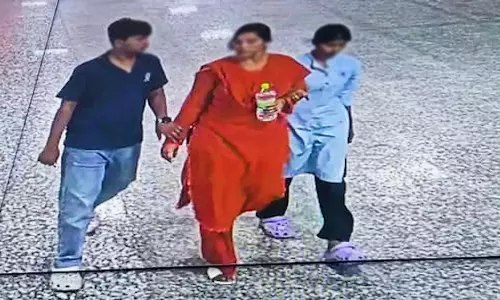 పిల్లలతో కలిసి తల్లి ఆత్మహత్య.. సమస్యే లేని ఆ కుటుంబంలో ఎందుకు ఇంత దారుణం?