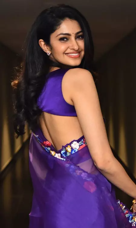 Manasa Varanasi Turns Heads in a Graceful Purple Saree