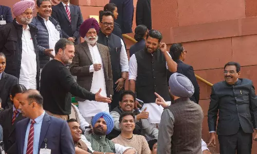 అదిగో ద్రోహి వ‌స్తున్నాడు: కేంద్ర మంత్రిపై రాహుల్ వ్యాఖ్య‌లు