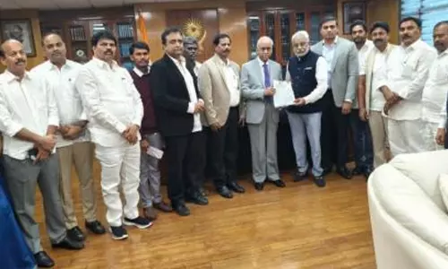 హ‌క్కుల క‌మిటీకి వైసీపీ ఫిర్యాదు.. నాడు-నేడు తేడా ఇదే!