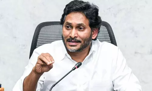 బాబును తిడుతూ పవన్ పేరు ఎత్తకుండా జగన్ లౌక్యం!