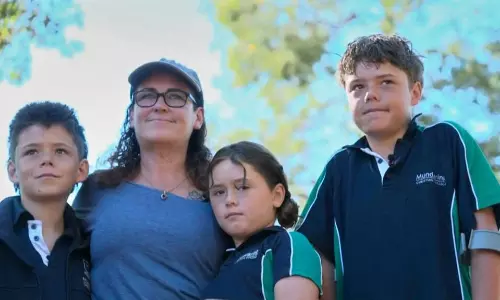 కుటుంబం కోసం సముద్రంలో 13 ఏళ్ల బాలుడి సాహసం వేరే లెవెల్!