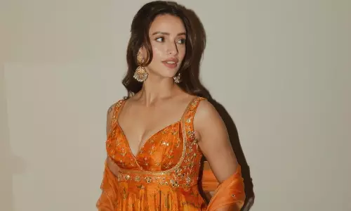 ట్రిప్తి దిమ్రీ ఆరెంజ్ లుక్ కిల్లింగ్