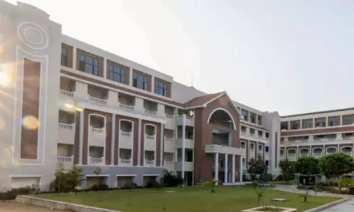 మోహన్ బాబు యూనివర్శిటీలో రచ్చ రచ్చ