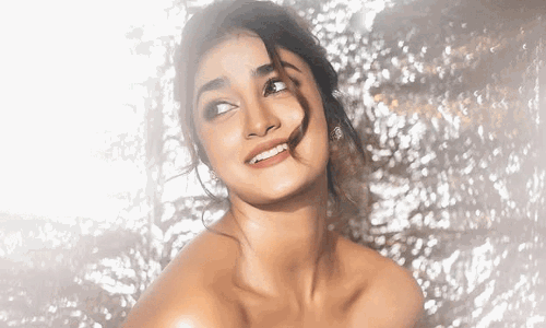 హీట్ పుట్టిస్తున్న డింపుల్ హయతి..