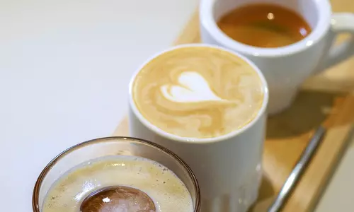 వన్ బై త్రీ కాఫీ ఇవ్వలేదని ప్రొద్దుటూరు మున్సిపల్ ఉద్యోగి అతి తెలిస్తే అవాక్కే