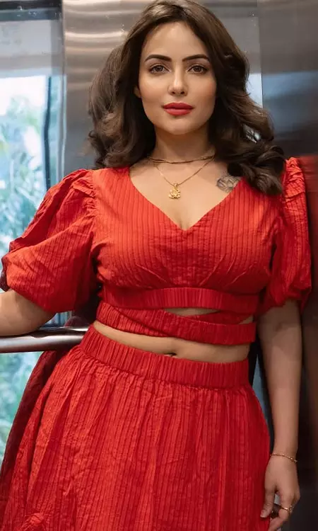 Aanchal Munjals Fiery Red Romance: Rose Day Vibes On Point