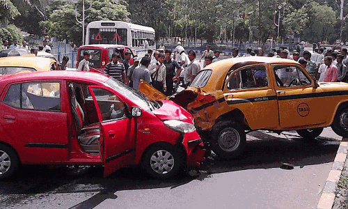 భార‌త‌దేశంలో అత్యంత చ‌ర్చ‌నీయాంశ‌మైన హిట్ అండ్ ర‌న్ కేసులు