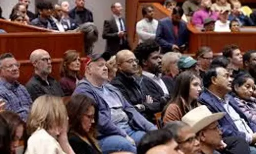 అమెరికాలో ఇండియన్స్ కు సెగ మొదలైంది..