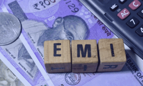 ఈఎంఐల ఊబిలో మధ్య తరగతి.. బయటపడడం ఎలా?