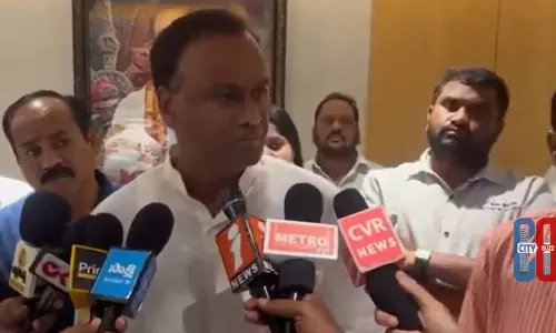 రేవంత్ రెడ్డి వెనక 20 మంది ఆంధ్ర పెత్తందారులు : కోమటిరెడ్డి సంచలన ఆరోపణలు