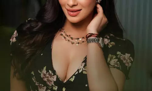 Nyrraa M Banerji: Timeless Elegance in Ethnic Splendor