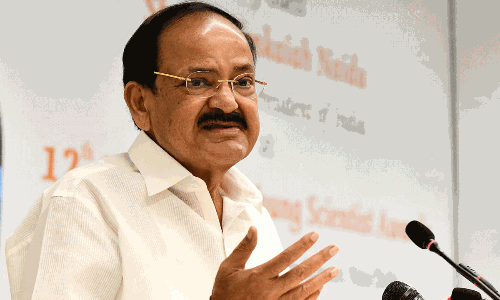 వెంకయ్య చెప్పిన నేతల ‘బూతు’ కథ?