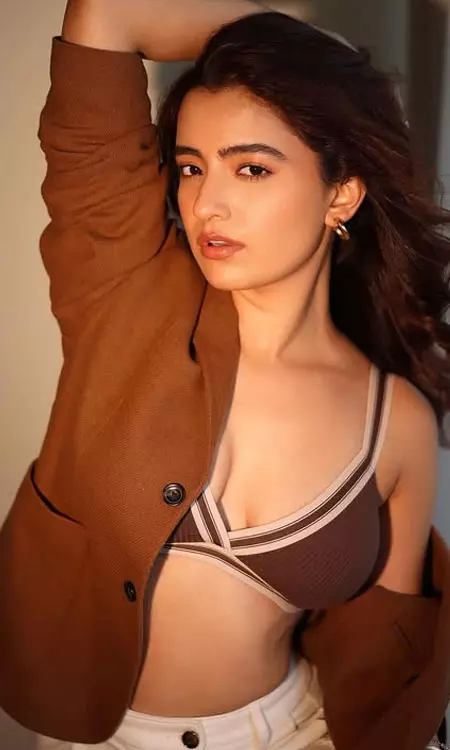 Rukshar Dhillon�s Timeless Style Statement
