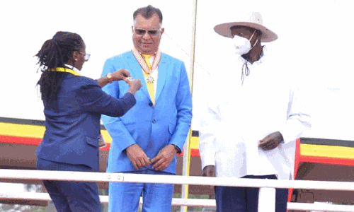 నలభై ఏళ్లలో వీధి వ్యాపారి కాస్తా.. ఆ దేశంలో బడా వ్యాపారిగా మనోడు