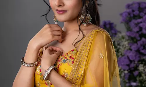 Riddhi Kumar’s Timeless Traditional Glow