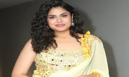 ఎల్లో శారీతో పిచ్చెక్కిస్తున్న ఫరియా అబ్దుల్లా!