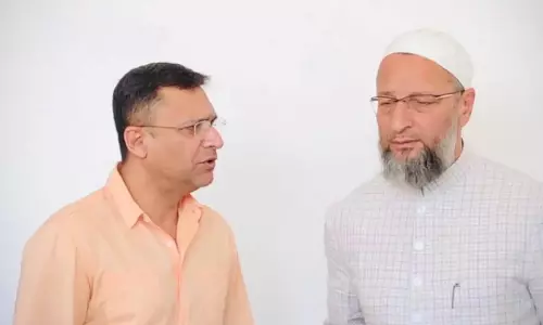 ఎన్నికల ట్విస్టు: సీఎంపై నిప్పులు చెరిగిన ఓవైసీ బ్రదర్స్!