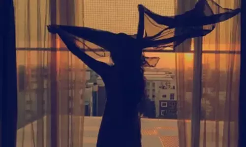 తెలివిగా మార్కెట్ ను పెంచుకుంటున్న ప్ర‌భాస్ హీరోయిన్