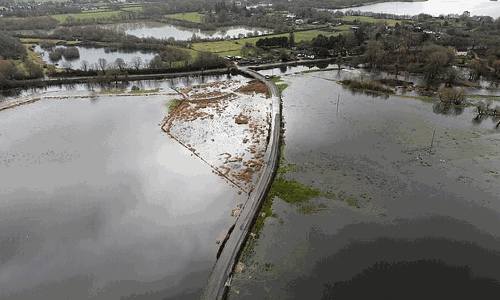 40 రోజులుగా నాన్ స్టాప్ వర్షాలు.. ఆ సంపన్న దేశం ఉక్కిరిబిక్కిరి