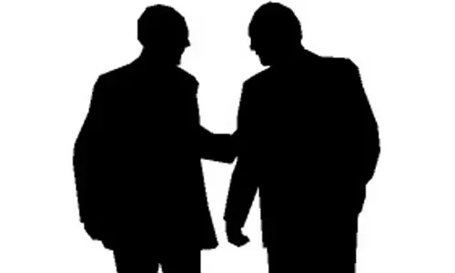 గురూజీని ఇర‌కాటంలో పెట్టేసిన శిష్యుడు!